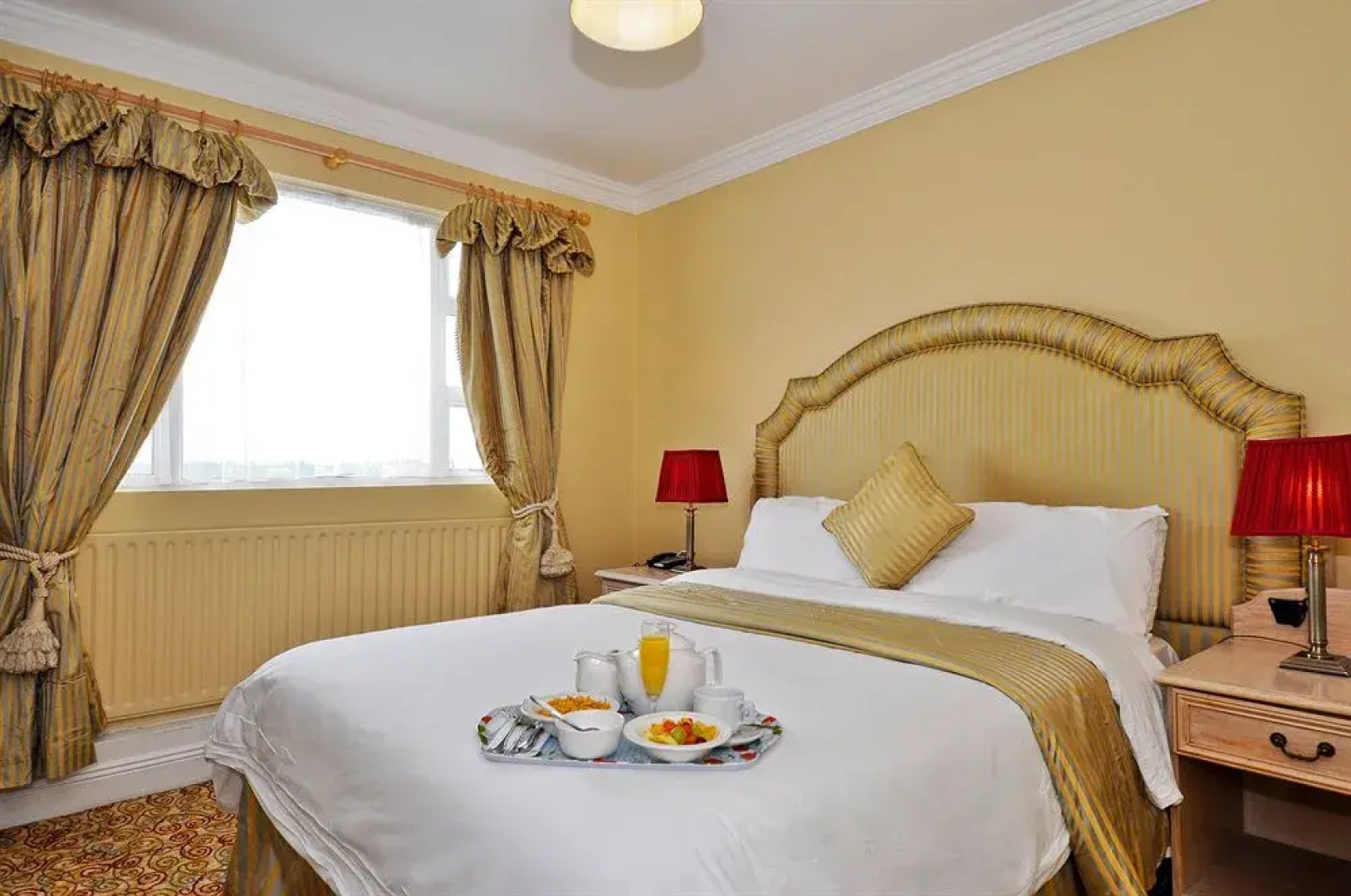 Longford Arms Hotel