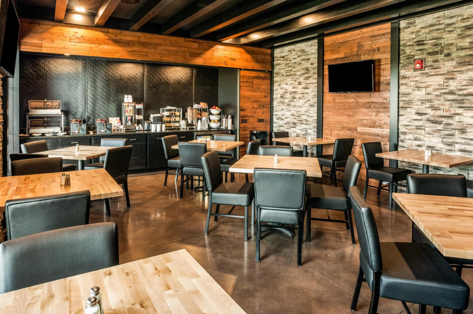 Cobblestone Hotel & Suites - Appleton International Airport