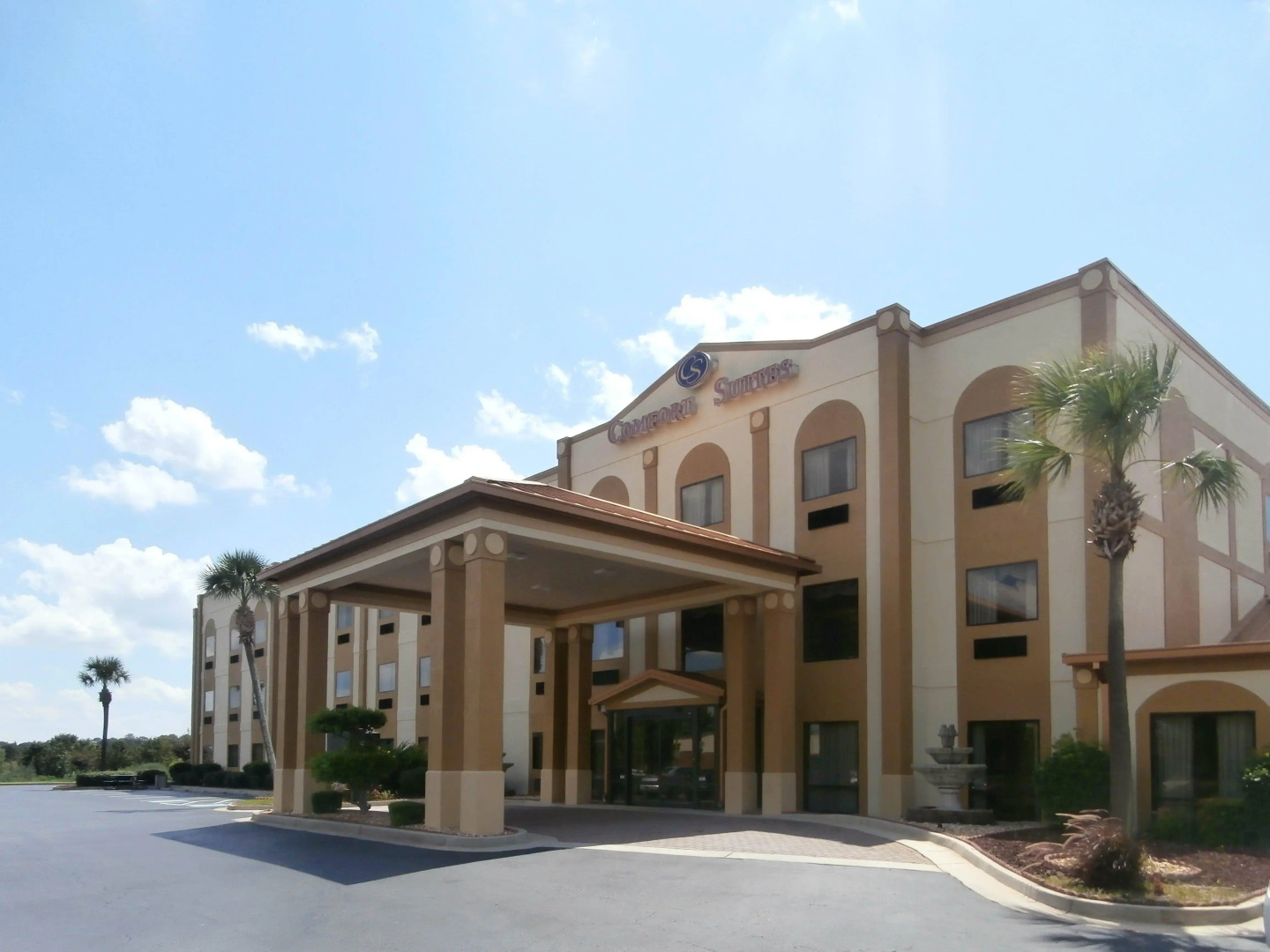 Comfort Suites near Robins Air Force Base