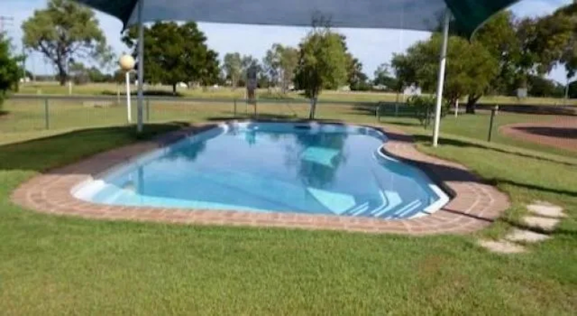 Landsborough Lodge Motel