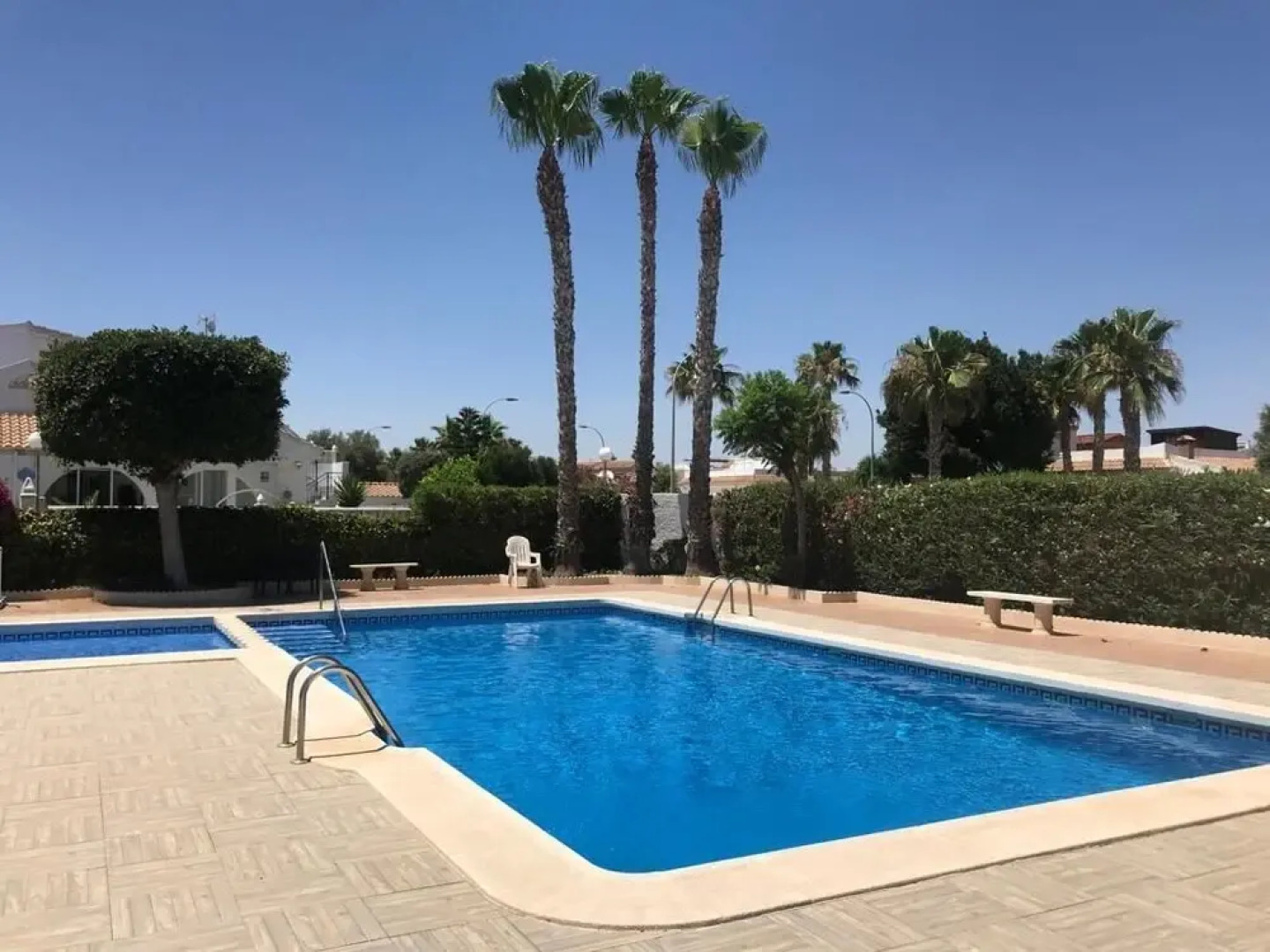 4 Bed 3 Bath Villa Sleeps 8, Pool Wifi Tv Close to Beach Restaurants and Shops