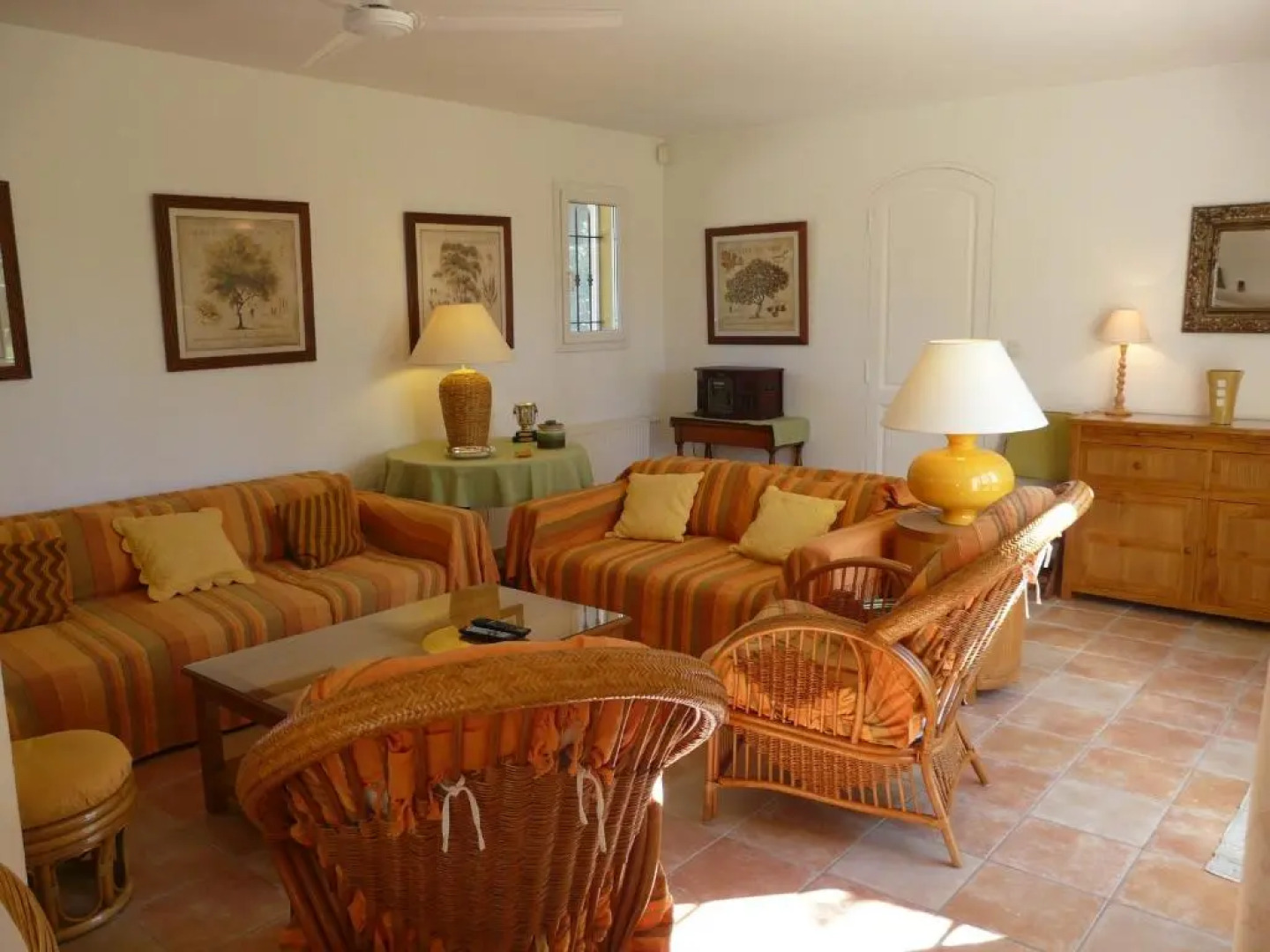 Agréable Villa Familiale Avec Piscine Chauffée, Grand Jardin, Située Proche du Centre du Village de Mouriès Au Coeur Des Alpilles, 10 Personnes, Ls1-140 Baguie Roso