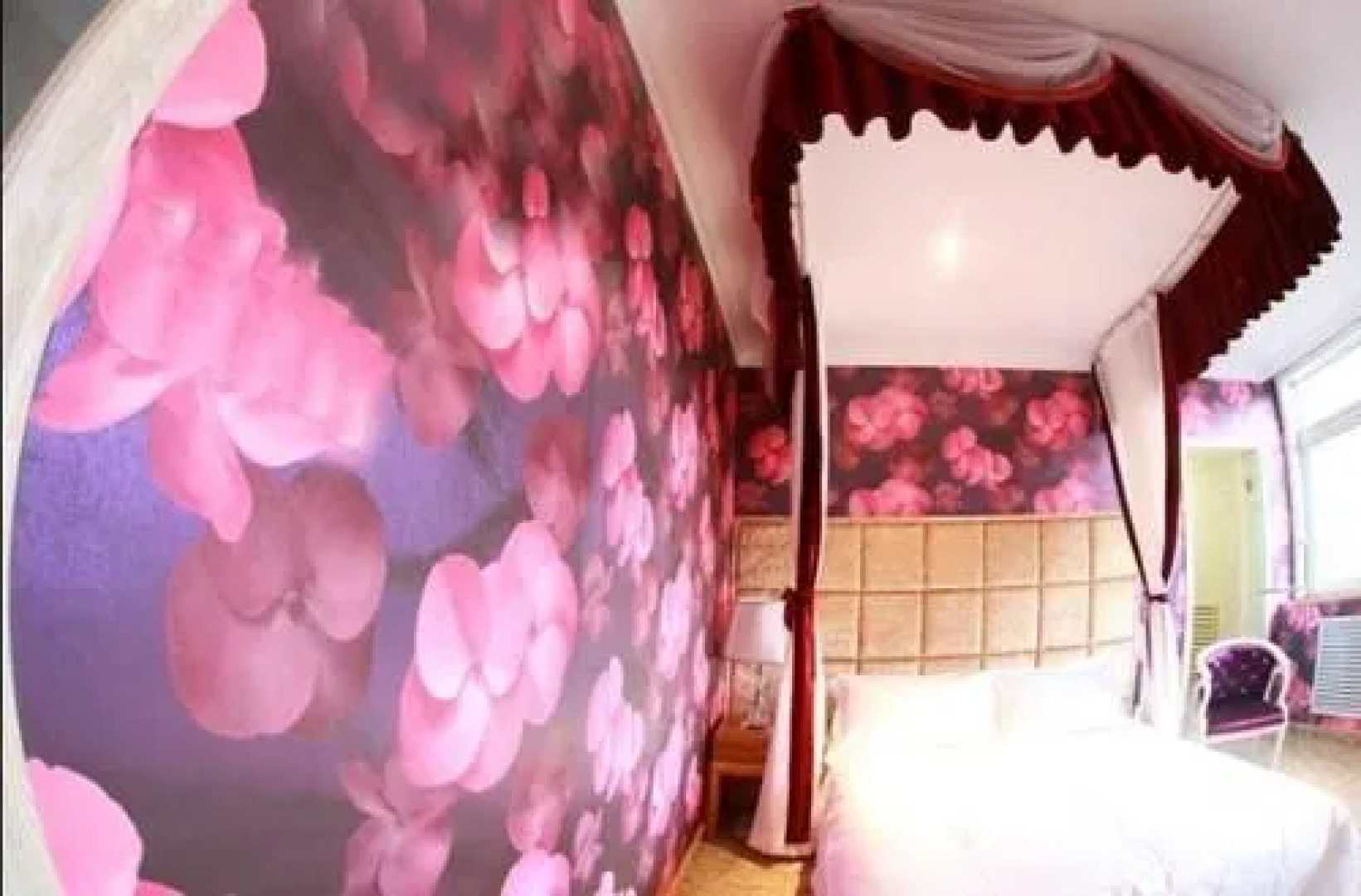 Yepu Night Theme Hotel