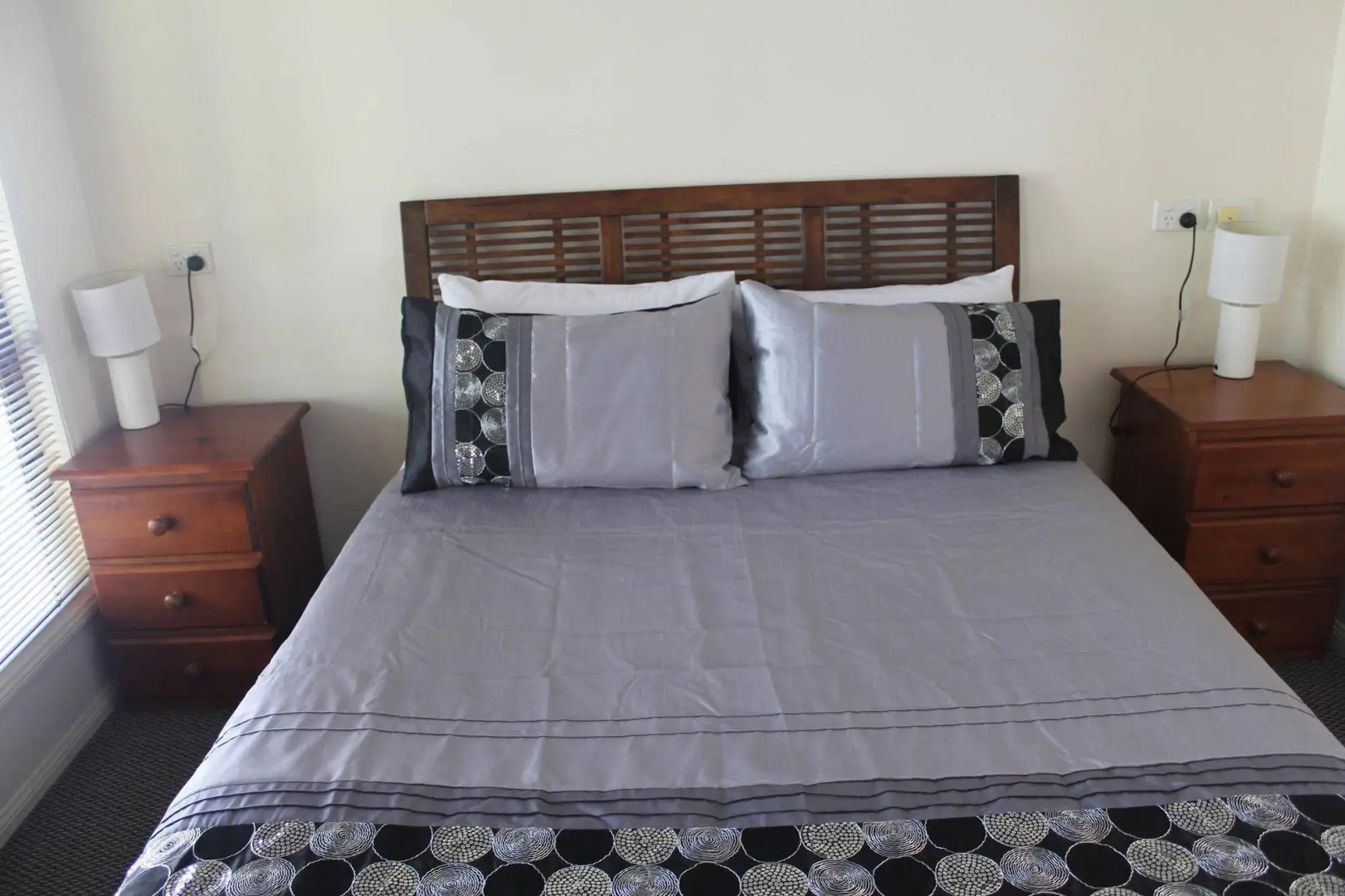 Emerald Motel Apartments