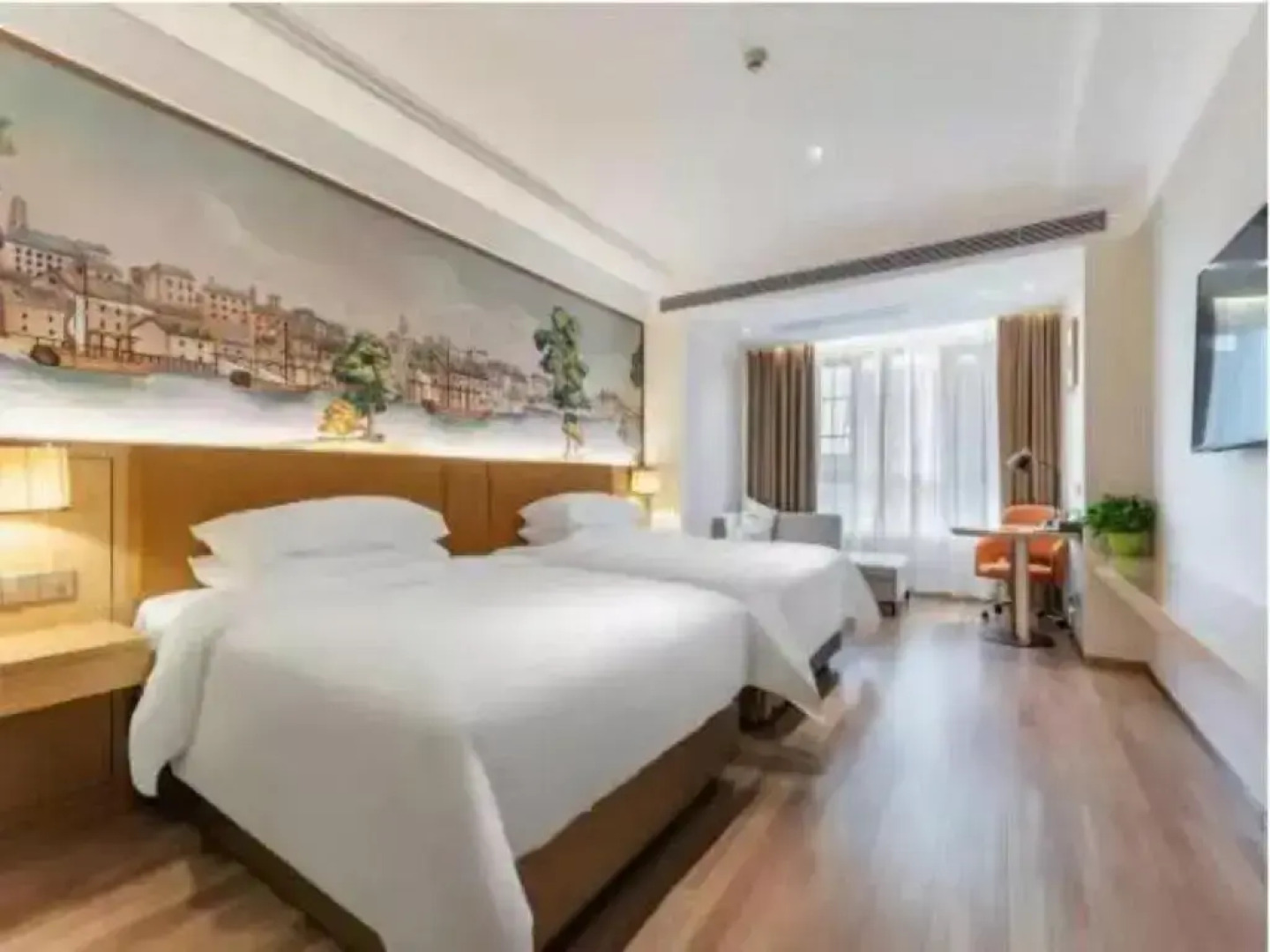 Vienna International Hotel (Haikou Old Town High-speed Railway Station)