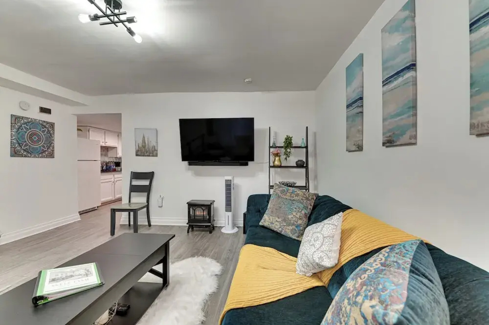 Walk to Downtown Albany: Ten Broeck Triangle Apt!