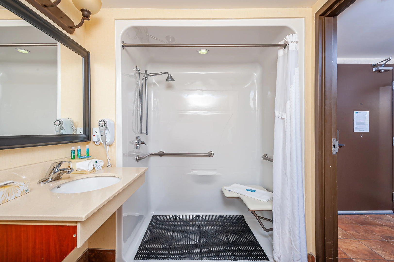 Holiday Inn Express Hotel & Suites CLARINGTON - BOWMANVILLE by IHG