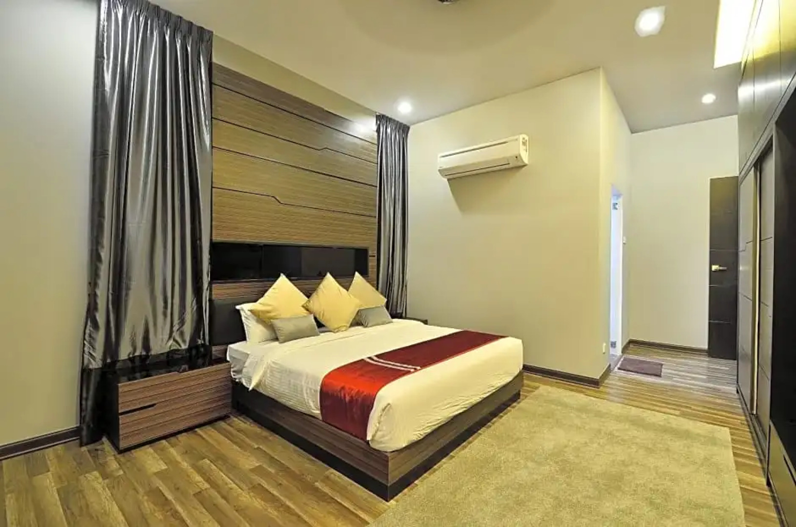 Violet Luxury Service Villa