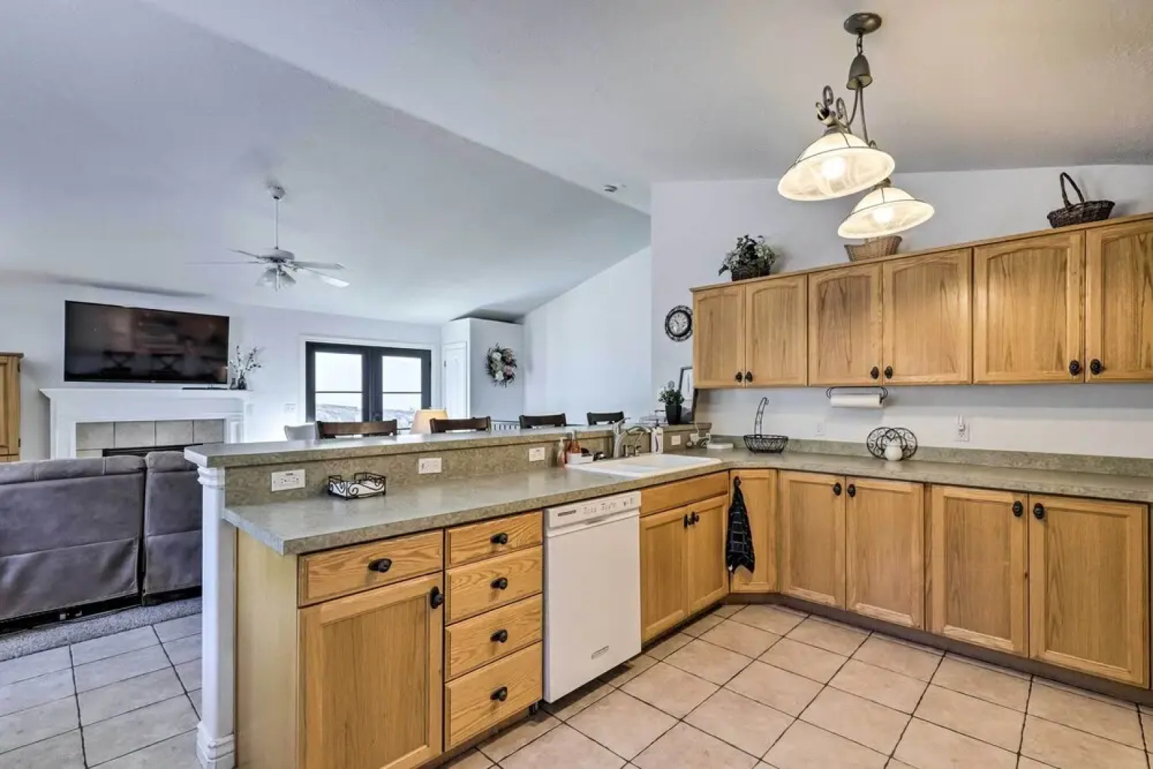 Provo Home ~ 4 Mi to Brigham Young University