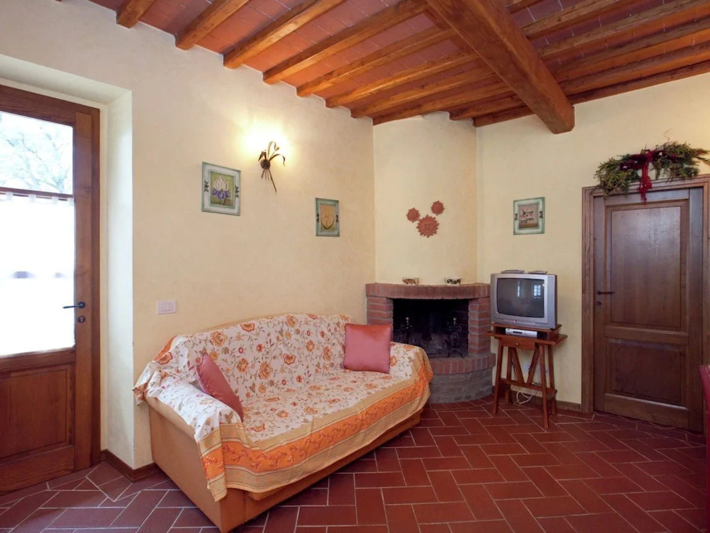 Farmhouse in Loro Ciuffenna With Pool & Garden