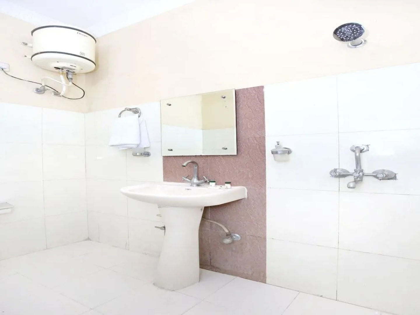 OYO 1357 Hotel Seemaz
