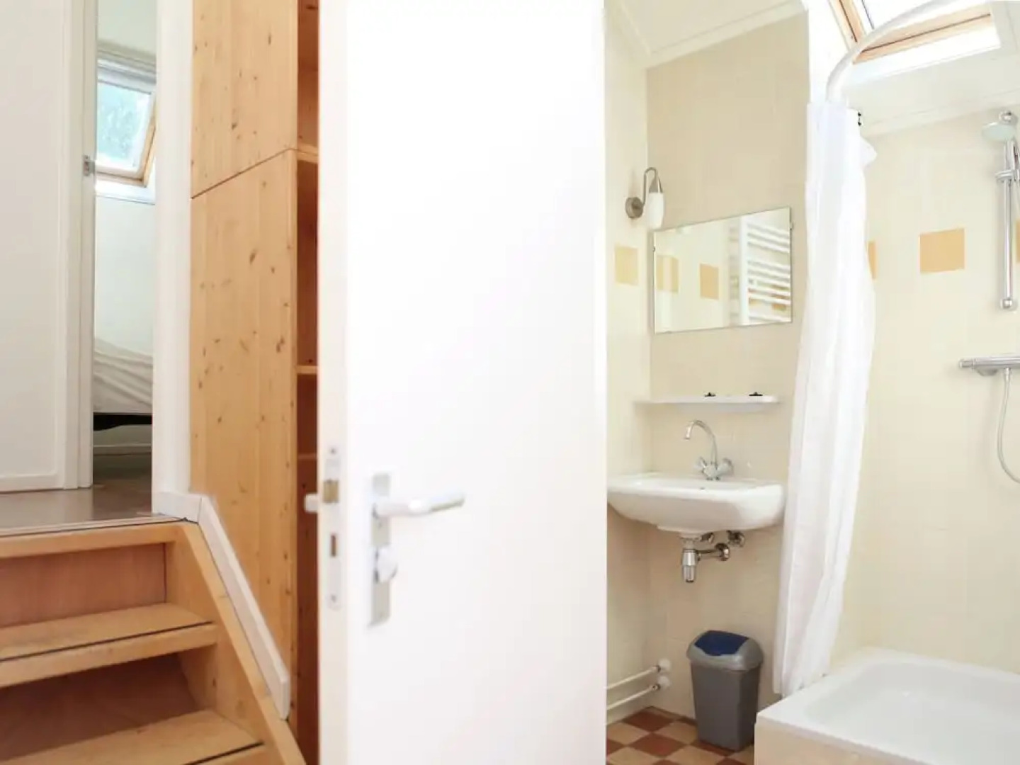 Pleasantly Holiday House is Situated on a Farm