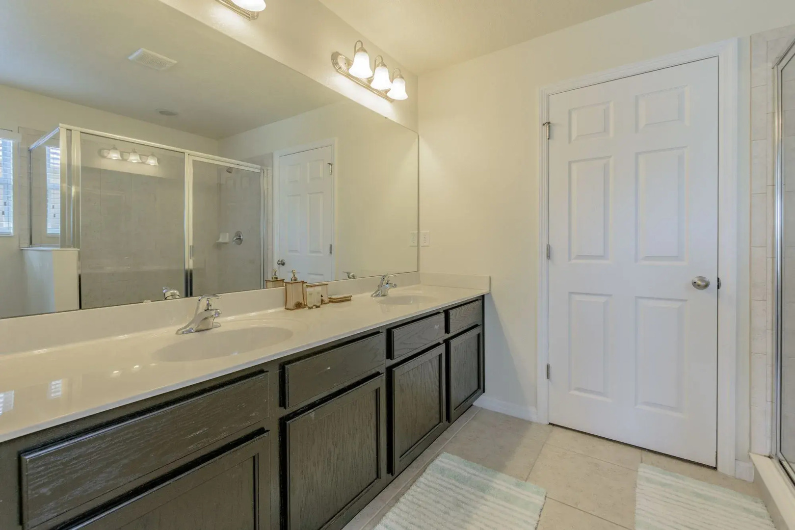 4 bed House/w pool & Garage