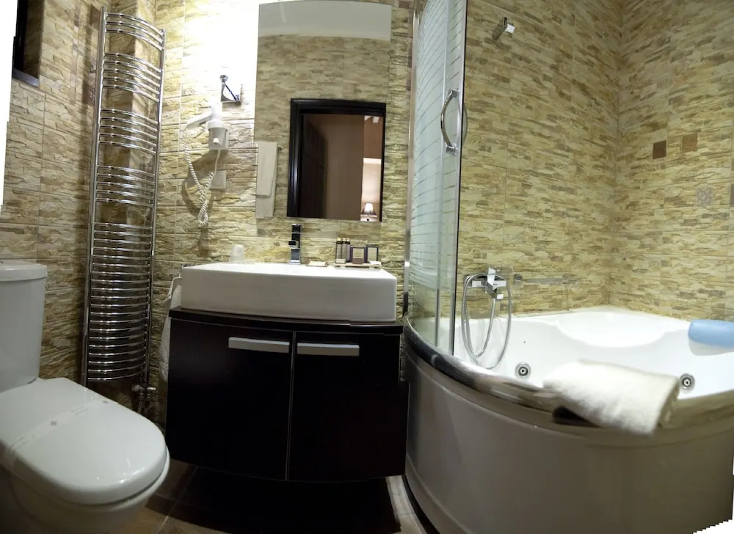 Ostra Menalon Luxury Suites