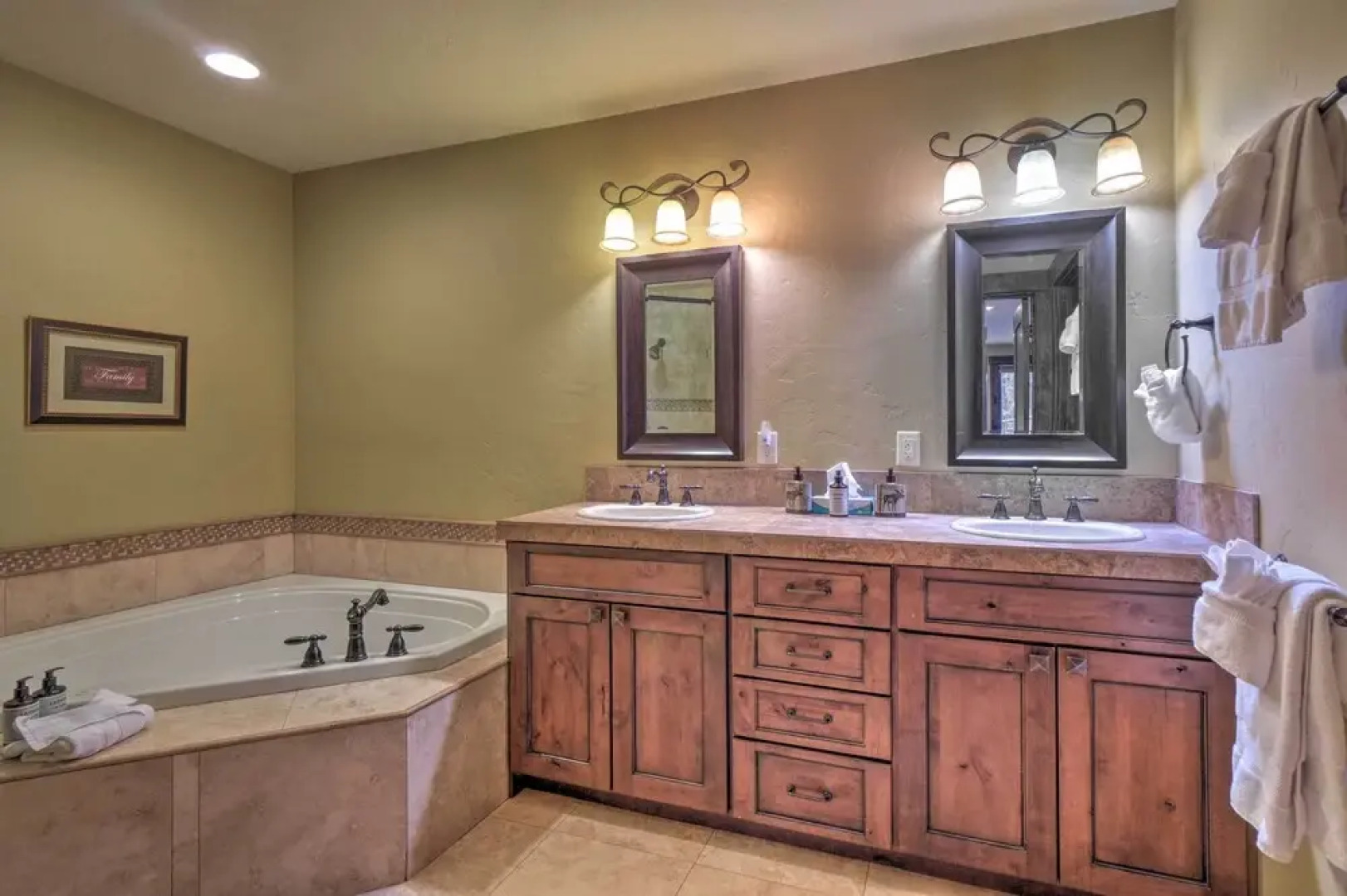 Blue River Home w/ Hot Tub, 6 Mi to Skiing!