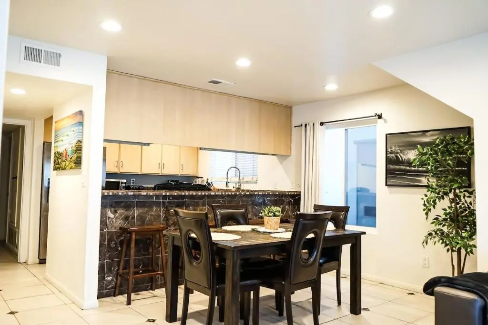 Newport Beach House (2 blocks from the Sand)