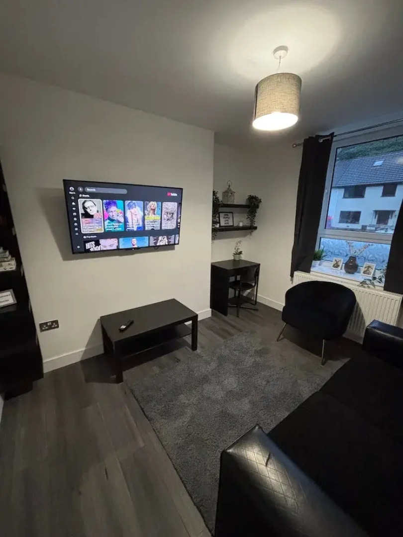 Shawforth - 2 Beds - Sleeps 4 - Street Parking