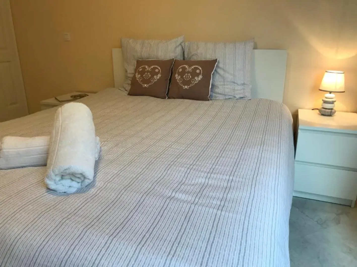 Le Victoria, 2p moderne, les pieds dans l'eau, Parking, Piscine