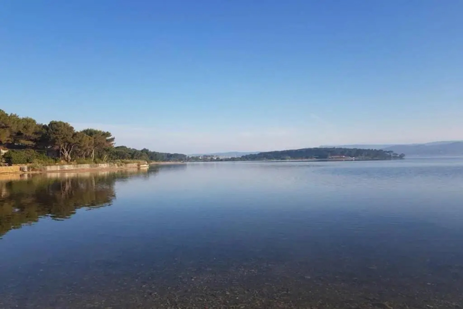 Miramare appartement pieds dans l eau vue mer féerique 180° féerique