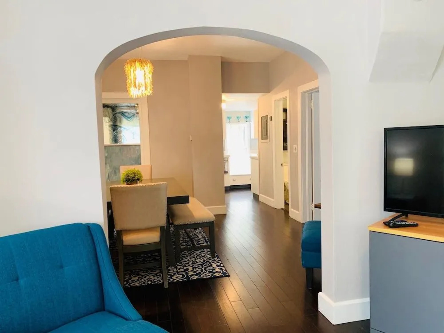 The Cottage! Chic Bungalow near Old Town Square!