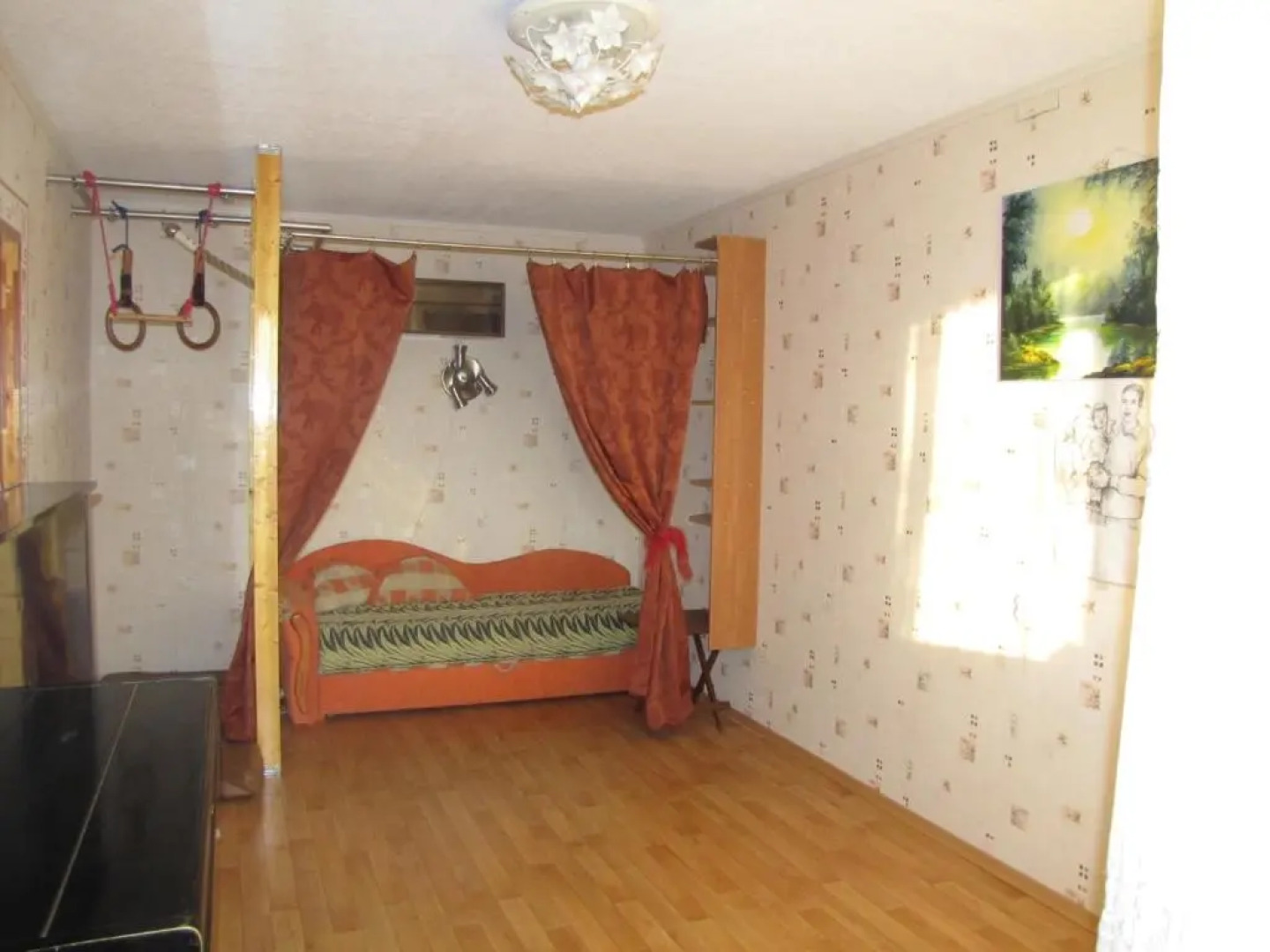 A comfortable 18m room with balcony