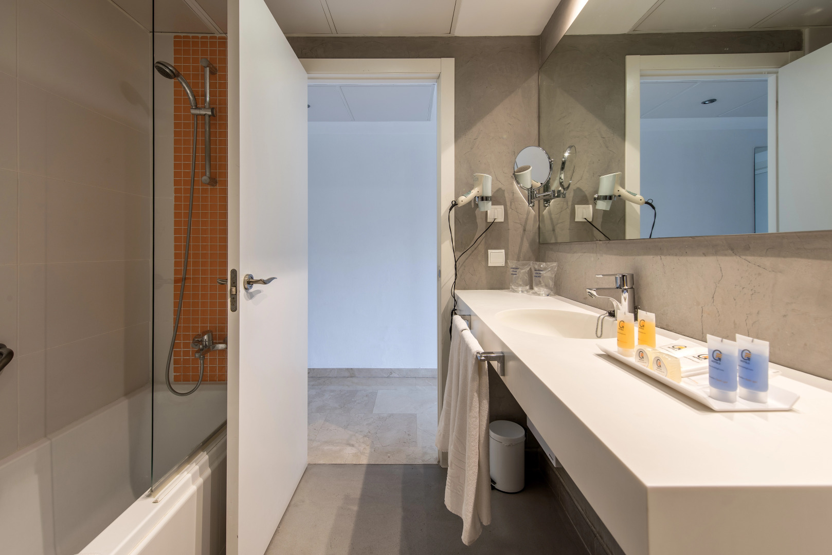 Belroy Hotel and Apartments