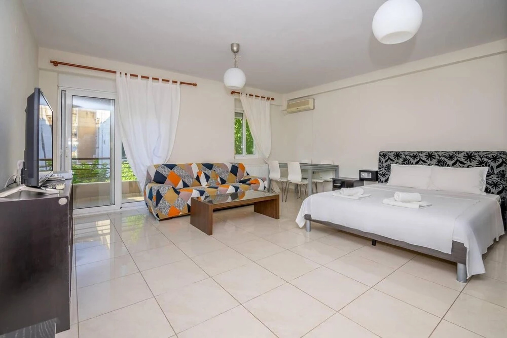 Cozy 'koukou' Discrete Apartment in Orestiada