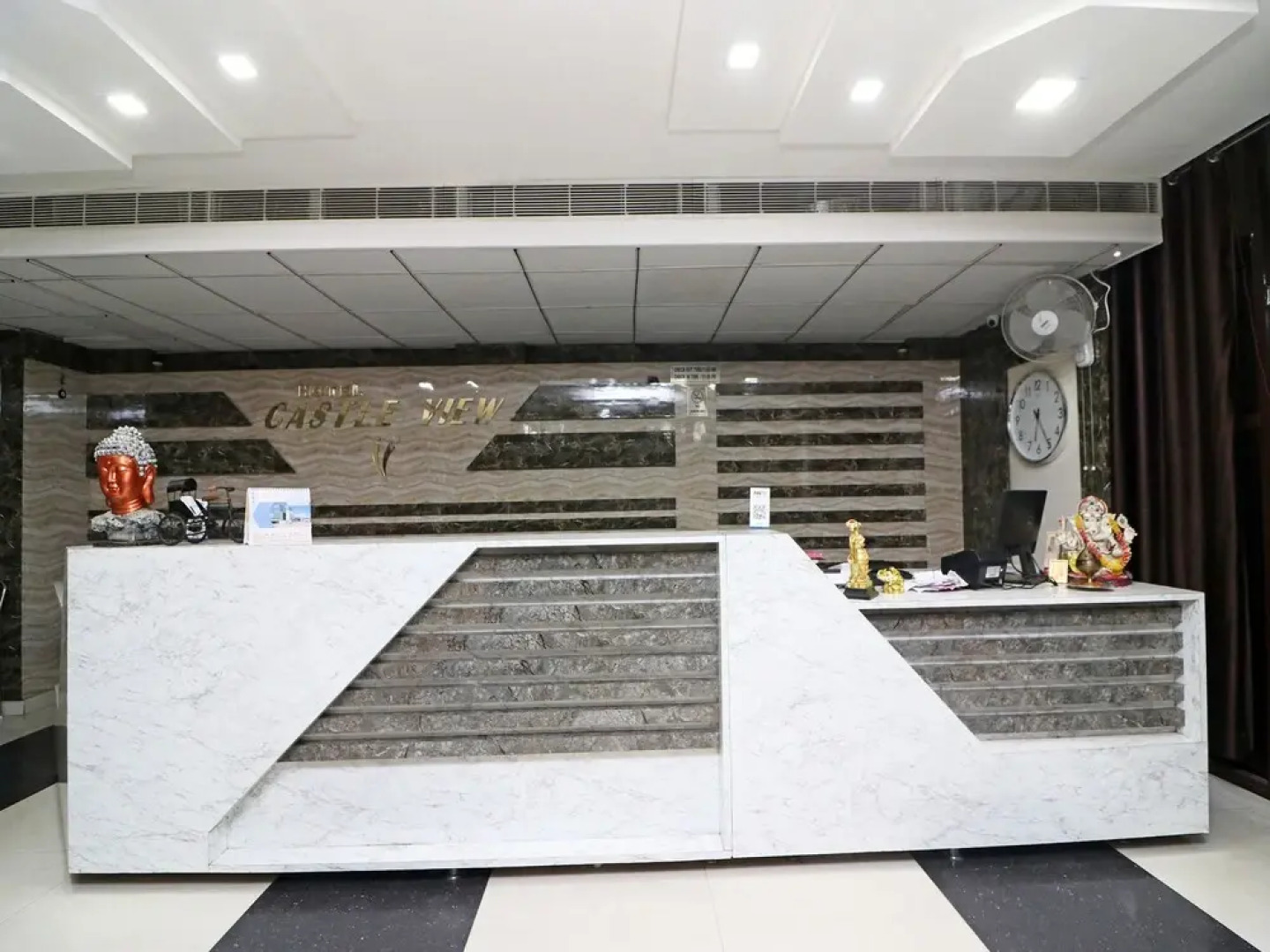 Capital O 24994 Castle View