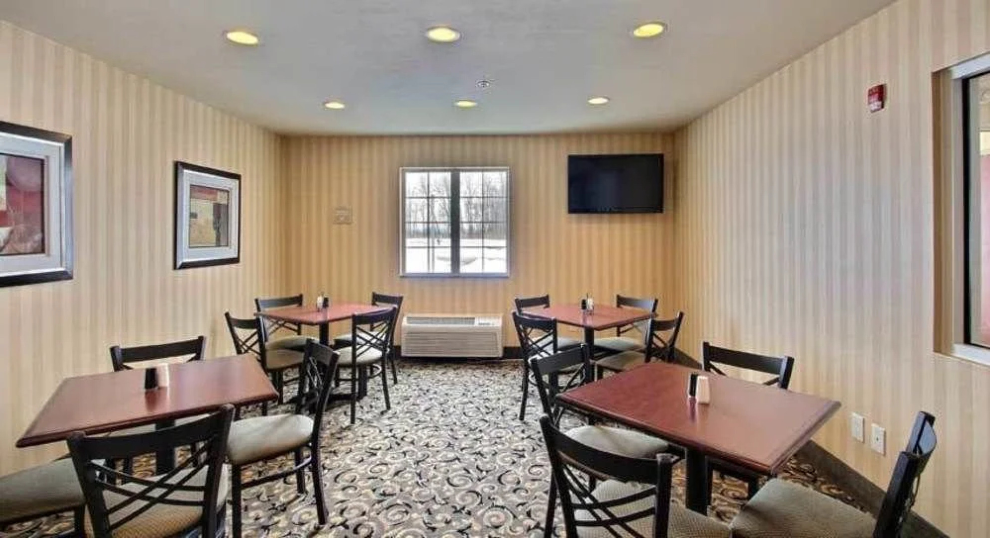 Cobblestone Inn & Suites