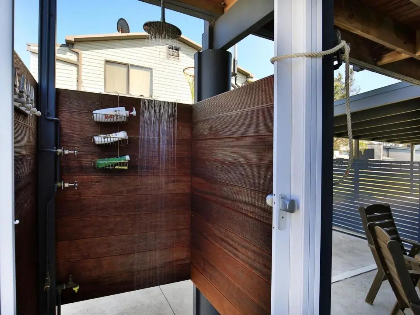 Shores - Pet-Friendly - 1 Min Walk to Beach