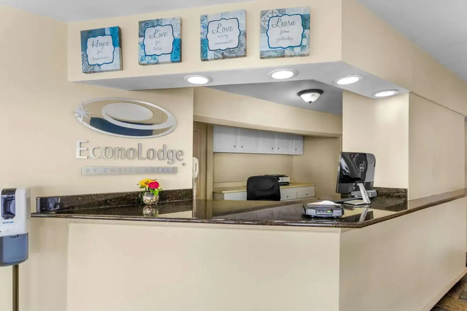 Brentwood Inn & Suites