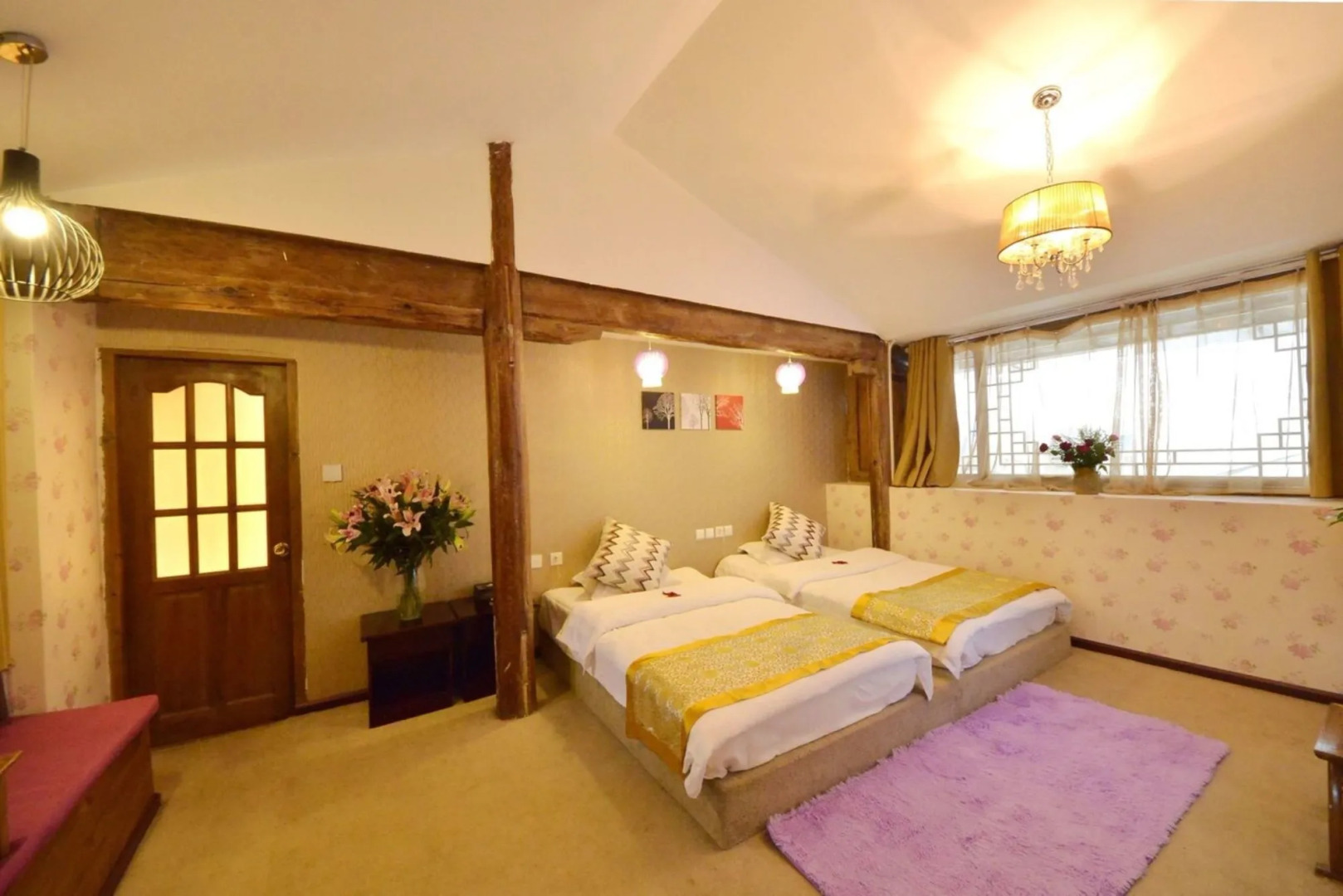 Lijiang Hua Qian Yue Xia Inn