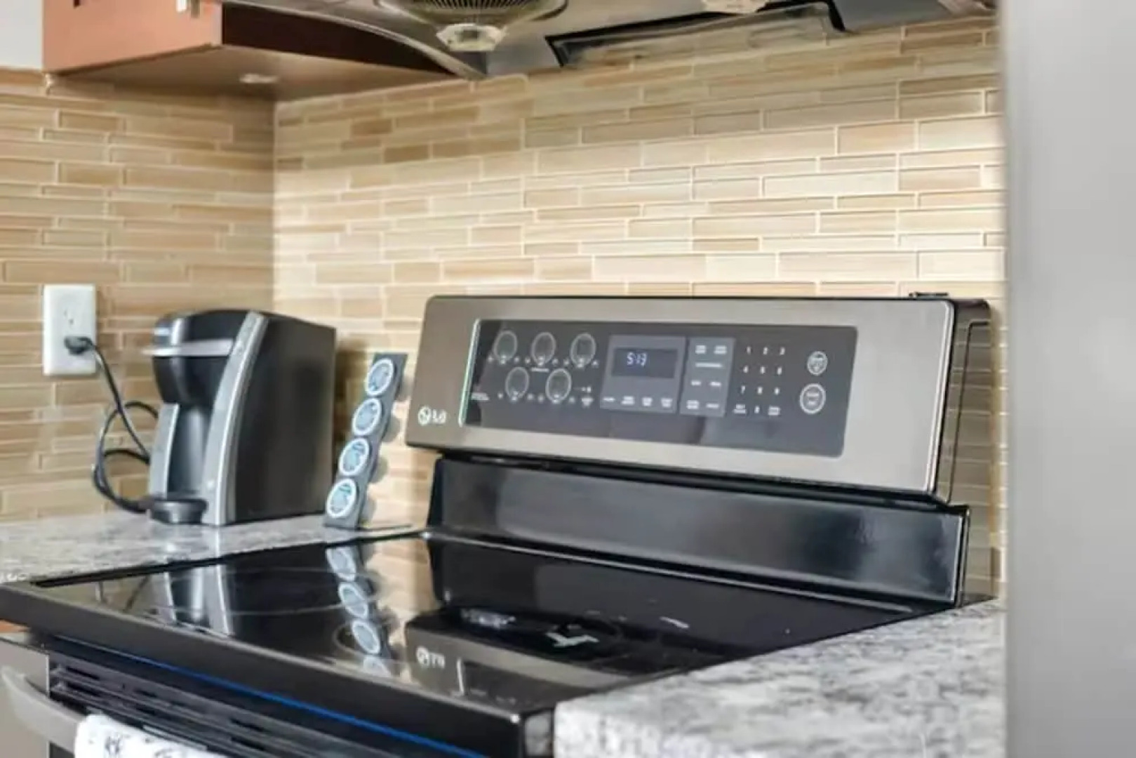 Harrison Lake Pets Welcome 3BR Suite