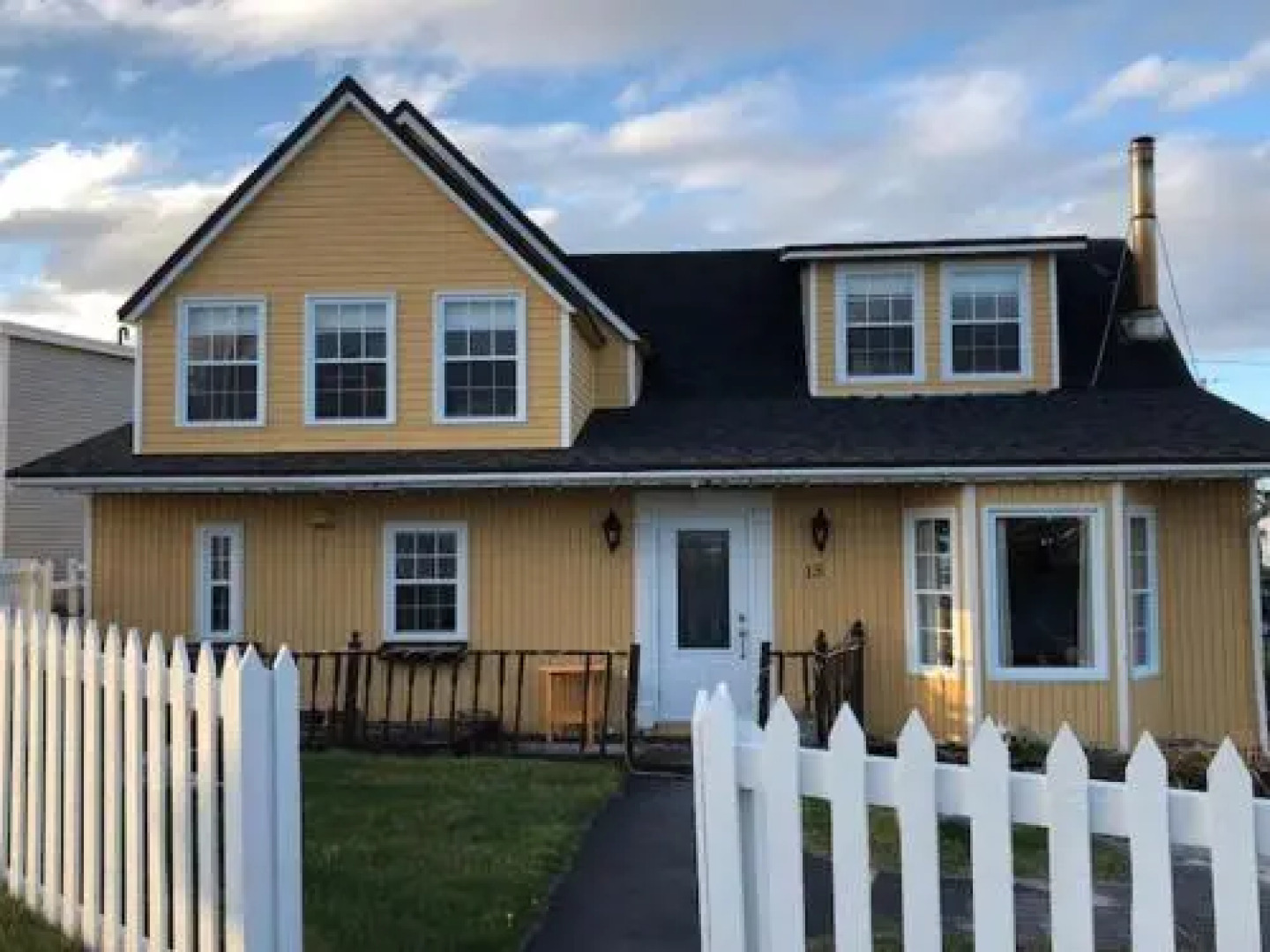 By The Sea Tourist Home