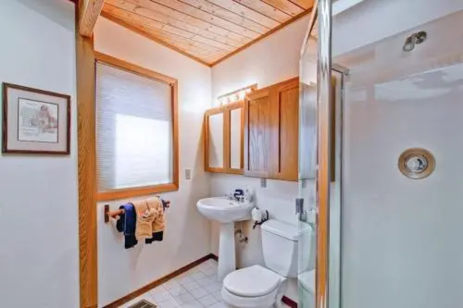 Red Fox Retreat - 2BR/2BA Tri-Level Home