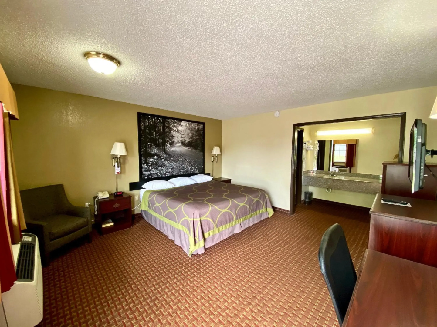 Super 8 by Wyndham Shawnee