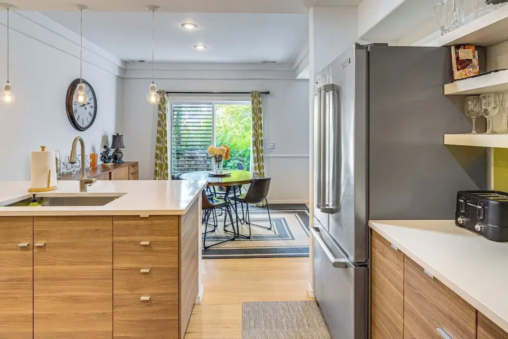 Modern Home Close to Dtwn Woodinville w/ Yard