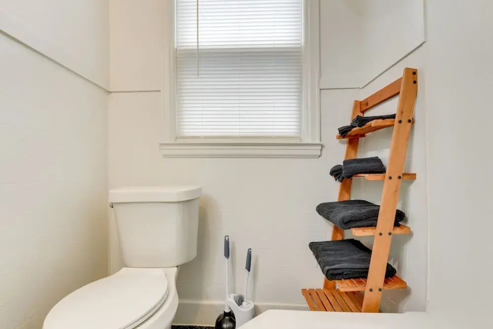 Charming Buffalo Apartment: 2 Mi to Downtown