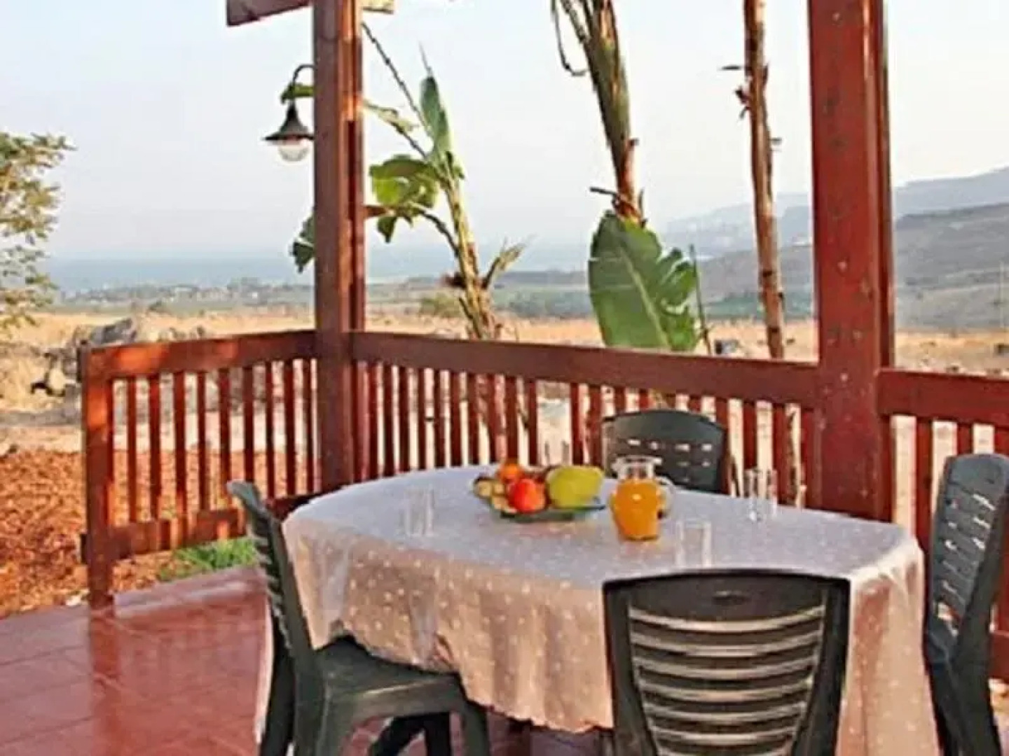 Mul Kinneret Livnim Suites