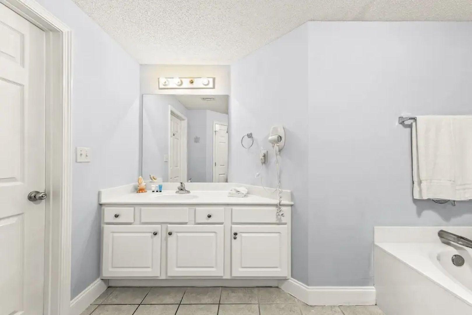 Palacio Condos by Hosteeva