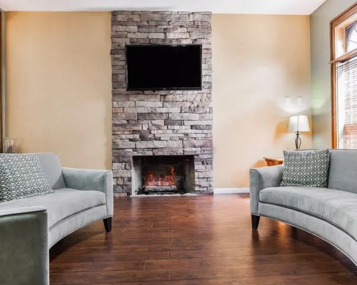 Suburban Studios Kansas City Airport North