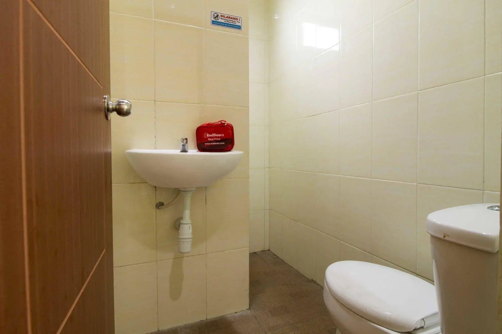 RedDoorz near Masjid Agung Surabaya