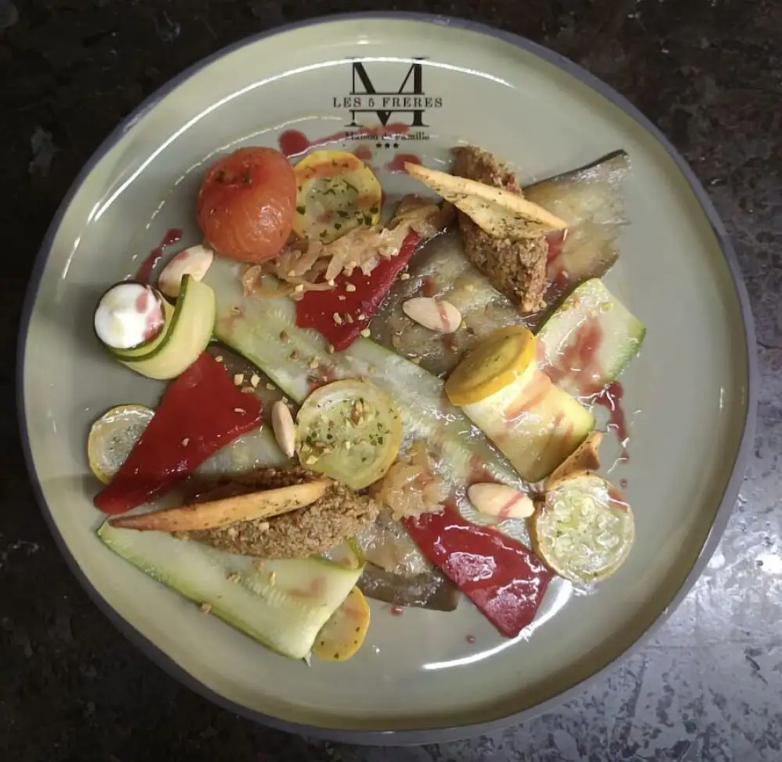 Les 5 Freres Maison de Famille