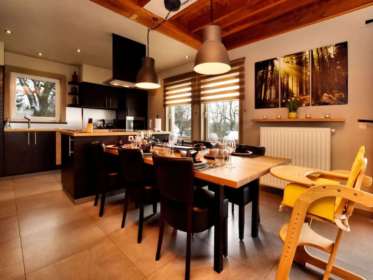 Beautiful, Luxury Home with Sauna, Hot Tub, Private Bathrooms