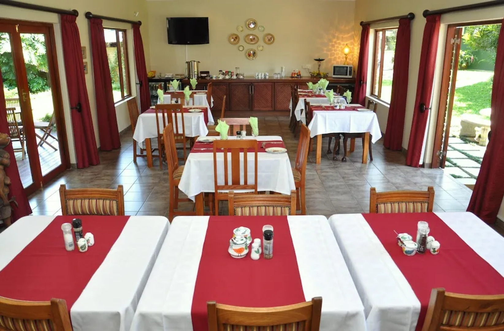 Birds of paradise B&B