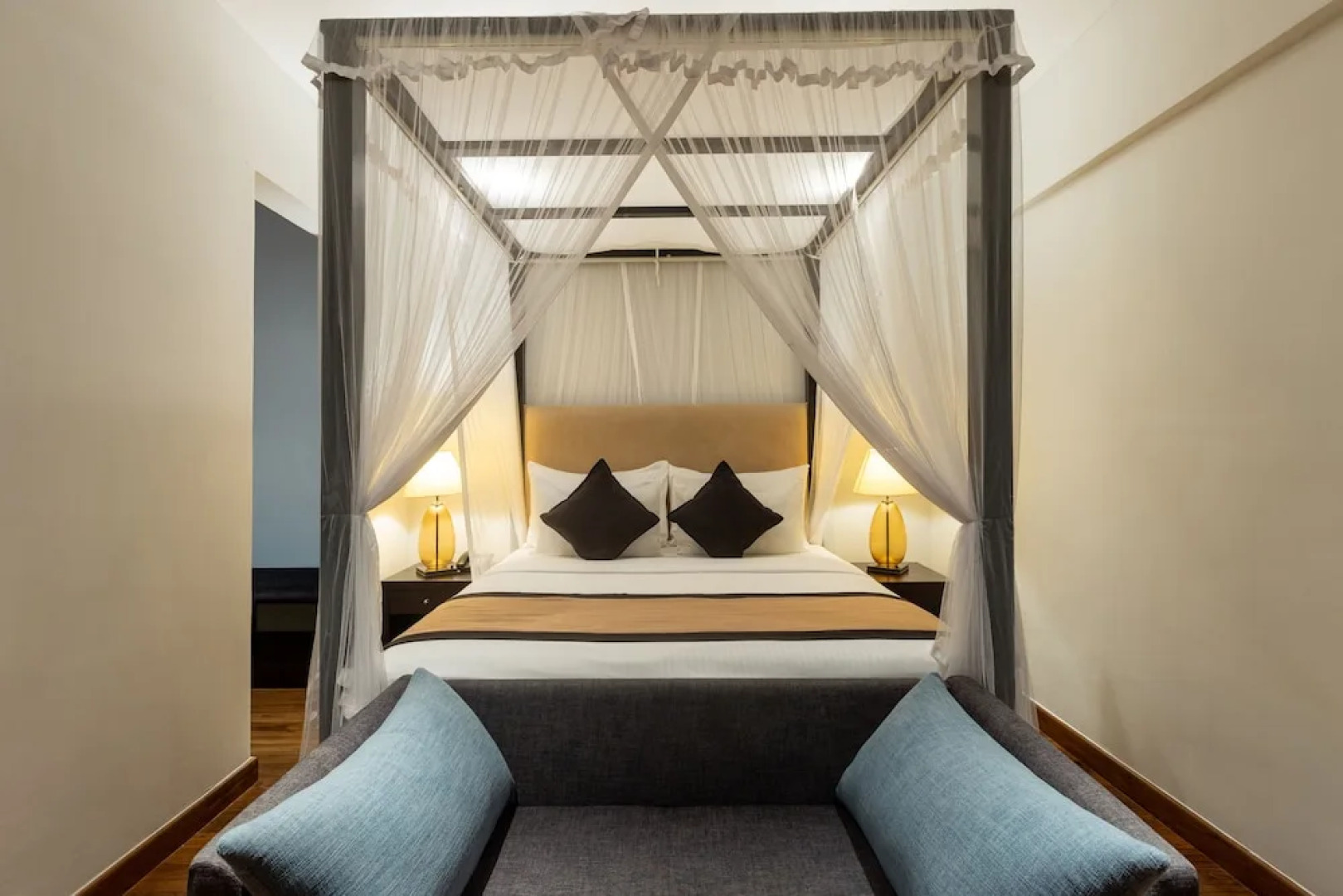 Taprospa  Footprints"