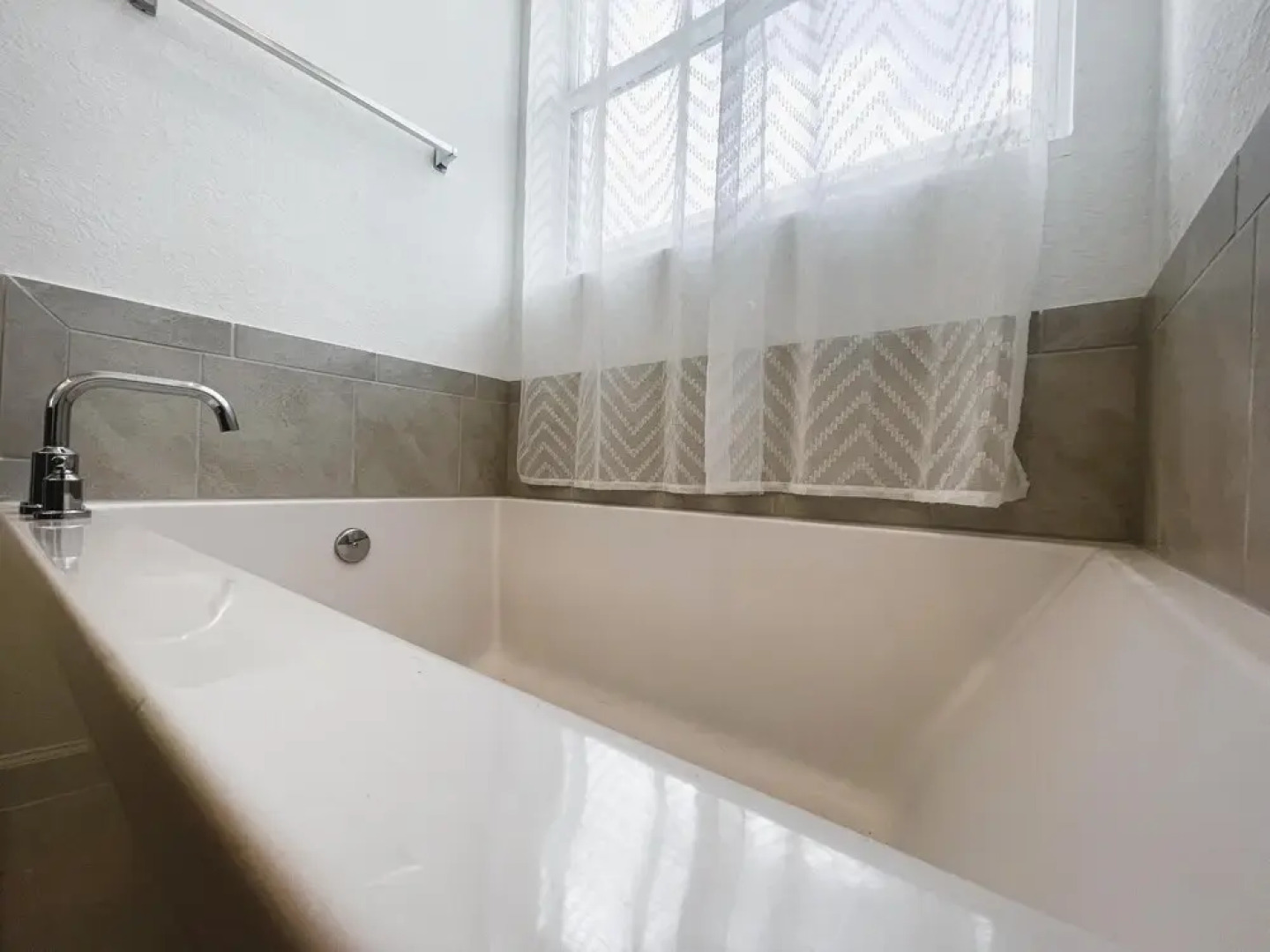 13233 NEW 3BR Beach House Theme Air Base