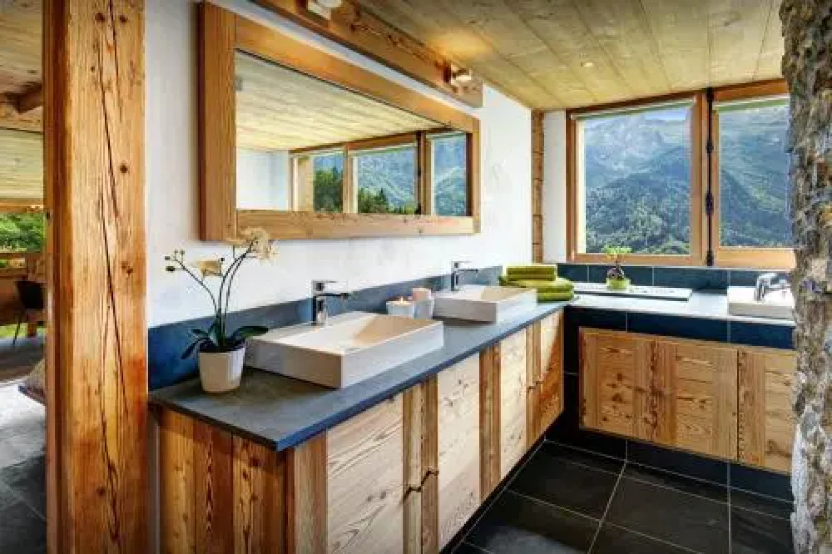 Chalet Ladroit - OVO Network