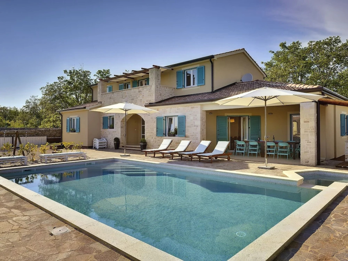 Luxurious Villa with Sauna & Hot Tub in Žminj