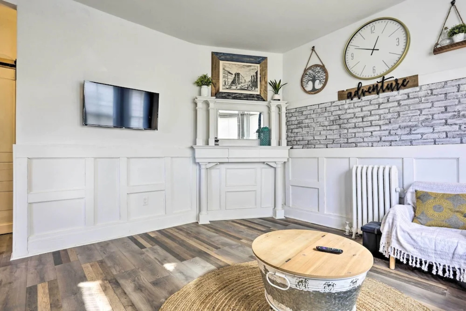 Chic Newark Escape w/ Balcony < 14 Mi to Nyc!